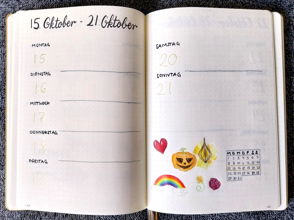 A very empty weekly spread with only drawings to make it not so empty. I lost interest in journaling at that time